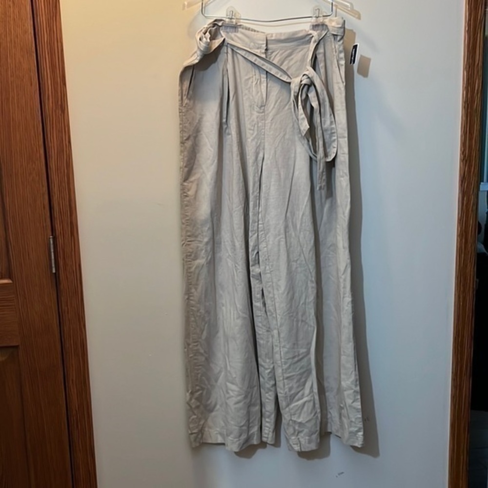 Women’s size XXL khaki colored pants with belt